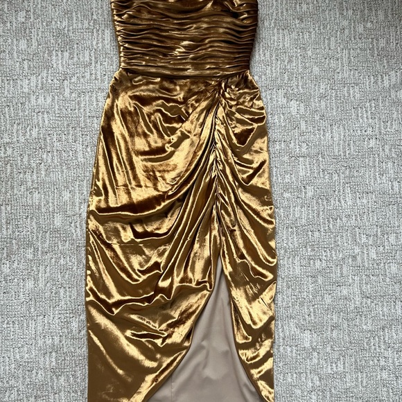 Velvet gold dress, words once, excellent condition. Bought it from free people. - Picture 5 of 8